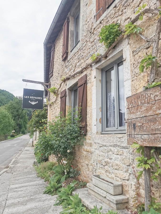ホテル Les Repaires Nans-sous-Sainte-Anne エクステリア 写真